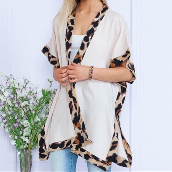 47 FABULOUS LEOPARD TRIM OPEN PONCHO - Picture 1 of 1